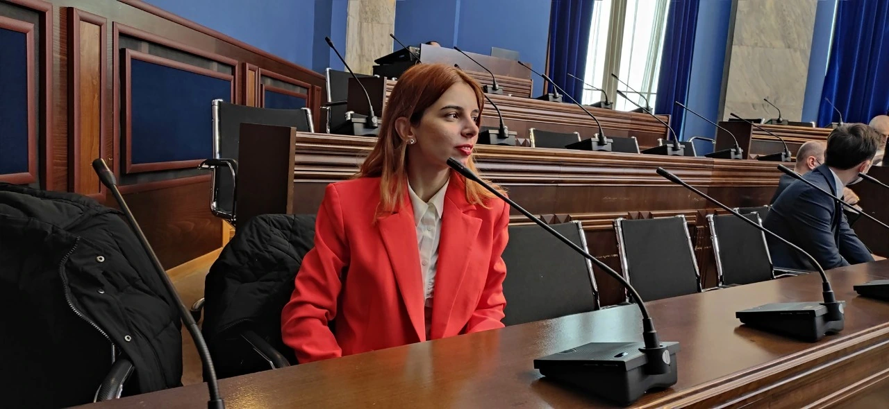 გაიცანით მარიამ ჭყონია – 20 წლის ნიჭიერი იურისტი და სტუდენტი, რომელიც უკვე აქტიურად წერს პუბლიკაციებს იურისპუდენციაში. როგორ დაიწყო მისი სამართლებრივი კარიერა და რა გამოცდილება აქვს უკვე ამ სფეროში?